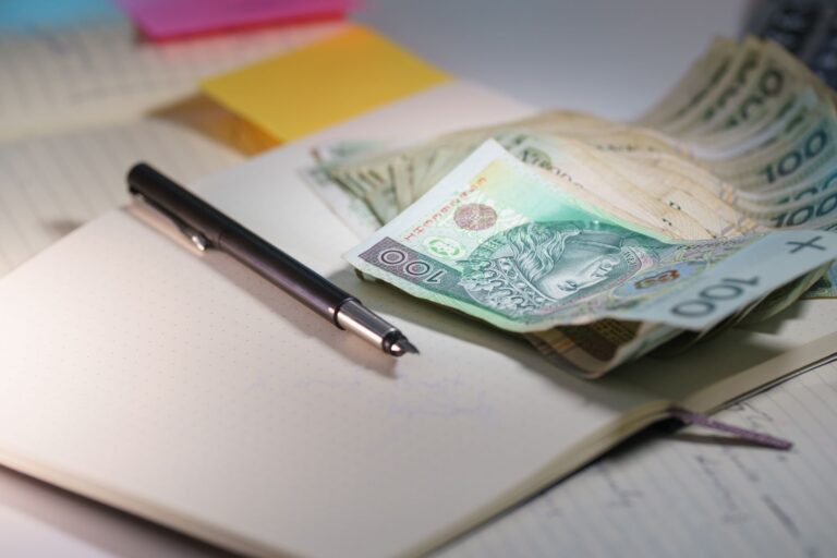 Podatek PCC przy zakupie mieszkania – kto jest zwolniony i jak złożyć deklarację PCC-3?